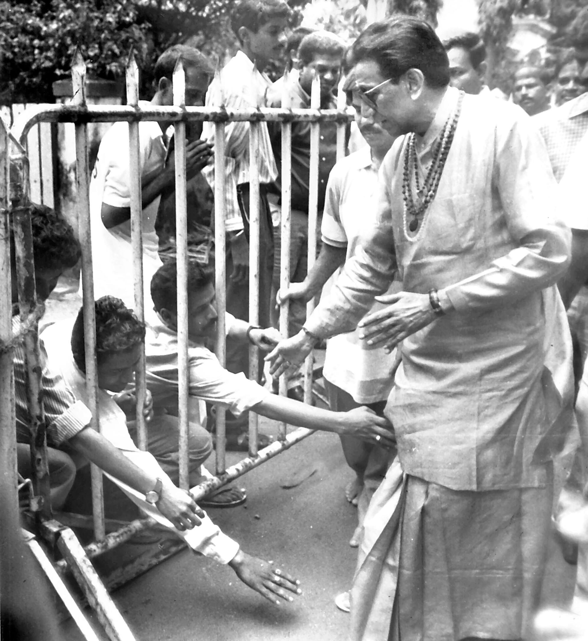 Bal Thackeray outside his house in Bandra on the day of Gurupurnima where the people were taking blessing from him File Photo/Ashish Rane